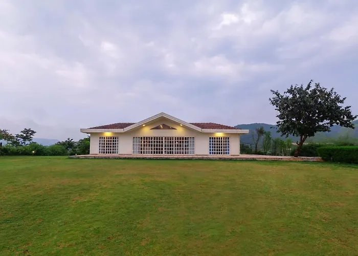 Stayvista'S Shivom Villa 12 - A Serene Escape With Views Of The Valley And Lake Lonavala